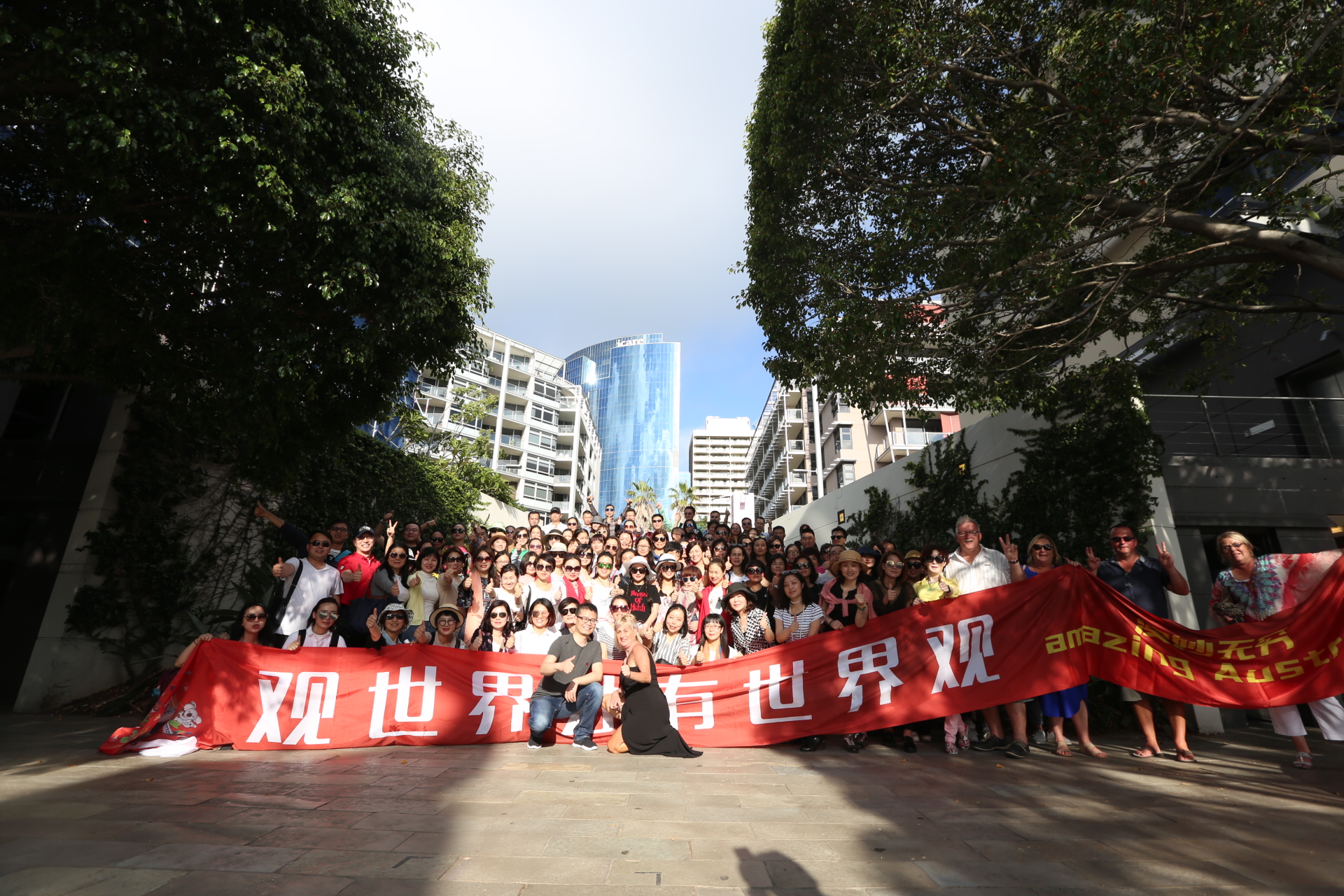 创客云商澳大利亚游学之旅正在进行中～ 学习从来不单单是一个人的事情，在结伴游学的过程中，不同文化之间的感知冲突，不同心灵和大脑之间的碰撞，锻造团队凝聚力的同时，更是一个挖掘自身潜力与合作能力的好时期，懂得享受生活的点滴过程，人生才会更有乐趣～